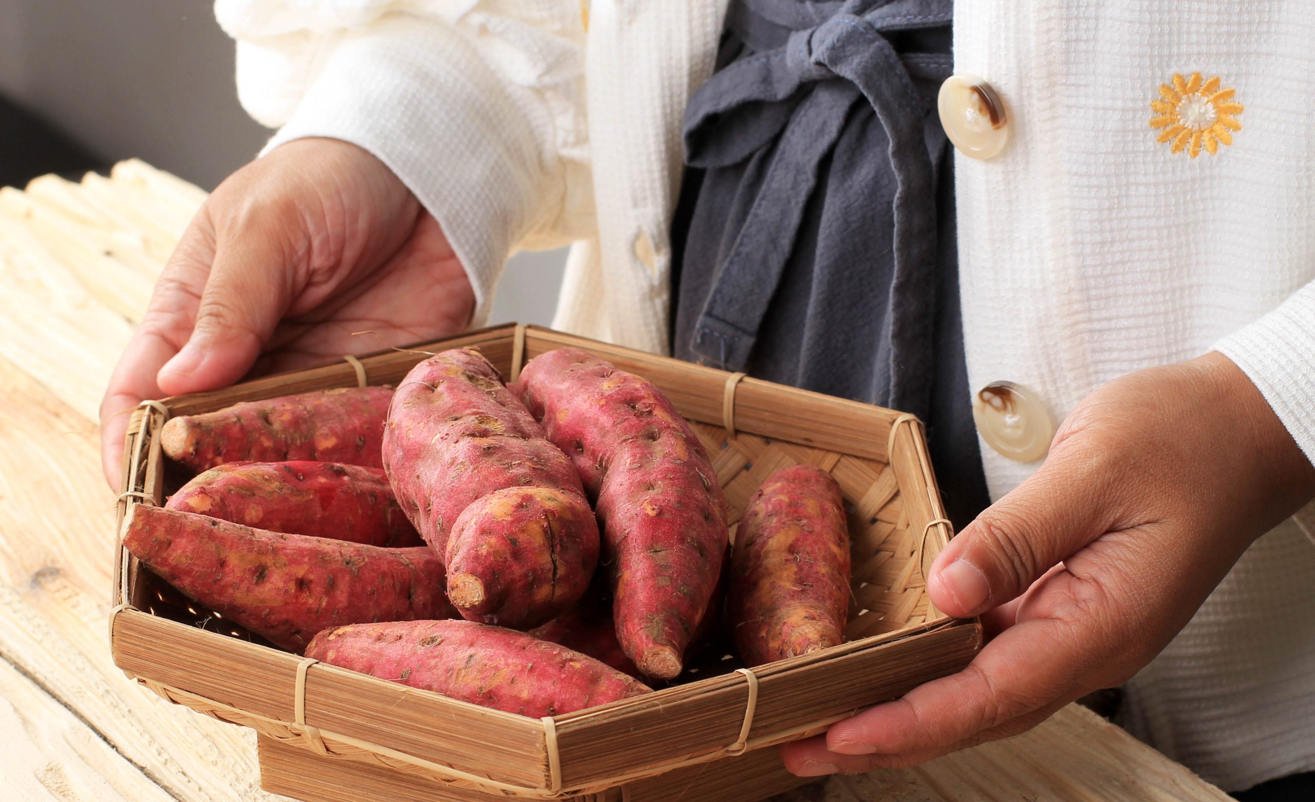 basket-of-colorful-sweet-potatoes-on-wooden-table-2026-09-22-03-40-53-utc